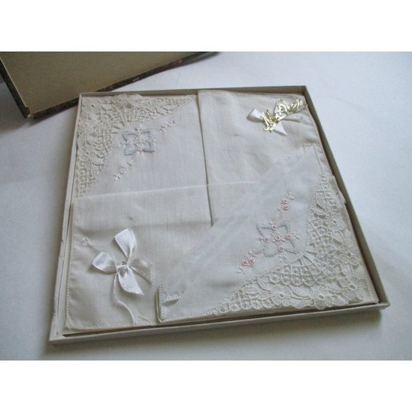 *Vintage Ladies Handkerchiefs Pastel Pink & Blue Embroidered Design - Set of 2 - Picture 1 of 7
